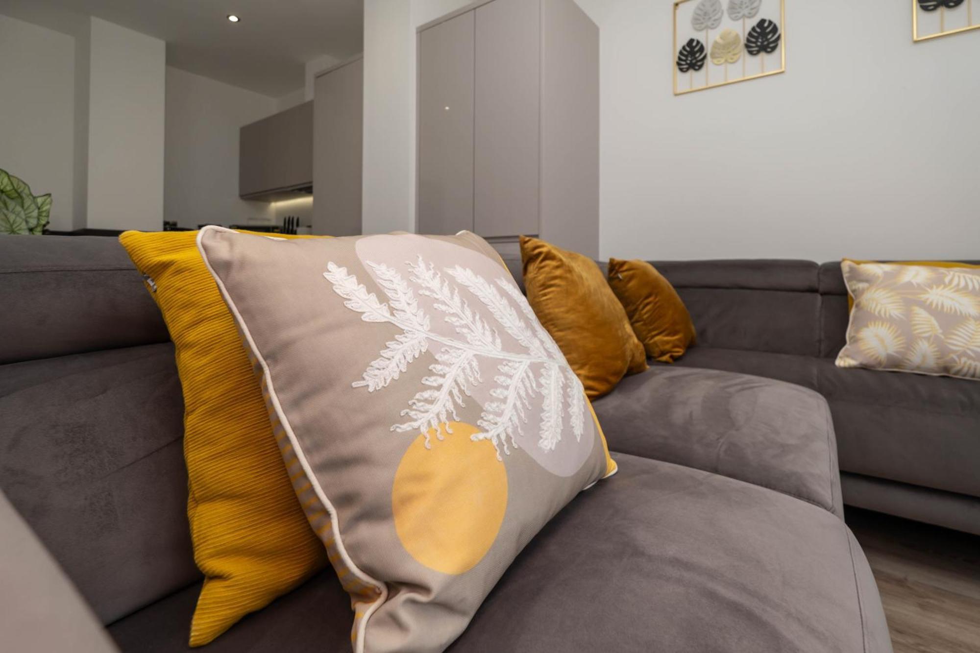 Brand New 2 Bedroom Apartment Centre Of Solihull Extérieur photo